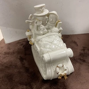 Ceramic MUSICAL Snow Couple on Sleigh Figurine Plays “Jingle Bells” Repaired - Picture 1 of 14