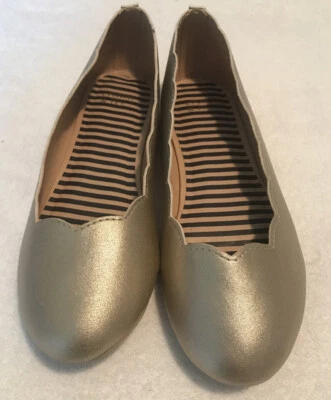 Sapatilhas Crown & Ivy Bella. Cor dourada. Tamanho Youth 5M. Novo na caixa - Imagem 1 de 4