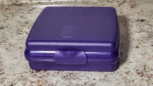 Tupperware Púrpura Sandwich Keeper Clamshell Diseño con Bisagras Amatista Nuevo - Imagen 1 de 1