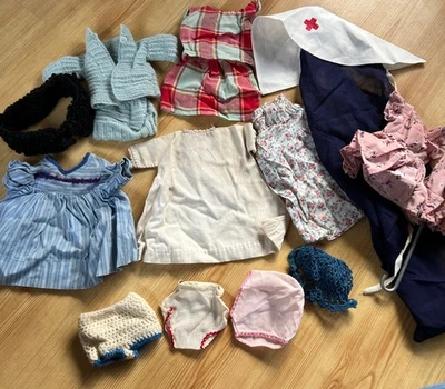 Lote mixto de ropa para muñecas vintage/antigua varios tamaños Foto 1 de 4