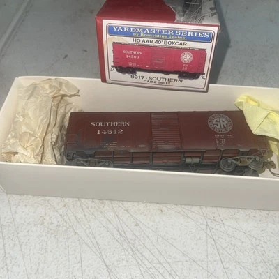 HO Scale Branchline Yardmaster RTR 40' AAR Boxcar Southern 8017 - Image 1 of 4