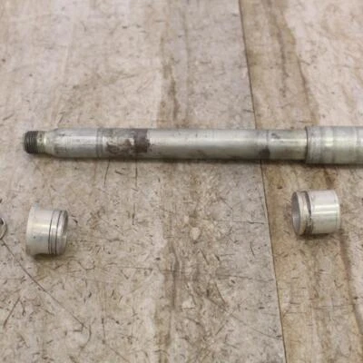 2006 YAMAHA YZ450F Front Axle w/ Spacers - Image 1 of 4