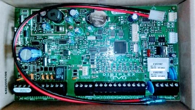 Paradox EVO192V7.8 or higher 192 Zone Control Panel Security Alarm System - Image 1 of 2