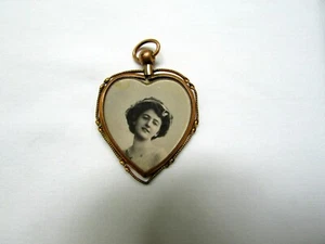 ANTIQUE GOLD PLATED HEART DOUBLE PHOTO LOCKET PENDANT - Picture 1 of 4