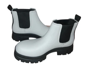 UGG Ashton Chelsea Ankle Boots White Size 8.5 New without a Box - Picture 1 of 8
