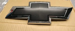 OEM 21-25 CHEVY TAHOE SUBURBAN Colorado FRONT GRILL EMBLEM 84701879 Black - Bild 1 von 7