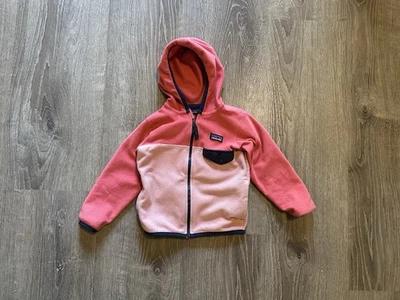 Chaqueta polar Patagonia 3T rosa y azul marino con capucha micro D para niñas Foto 1 de 4