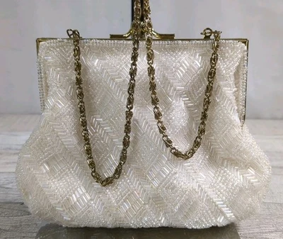 Bolso sin asas bandolera vintage La Regale LTD. blanco marfil con cuentas forrado satinado Kisslock Foto 1 de 4