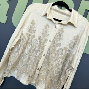 Gimmicks by BKE Cream Button Down Embroidered Blouse Medium - Picture 1 of 4