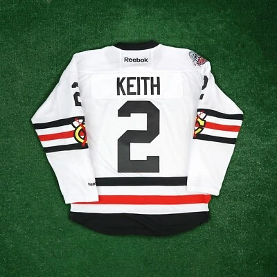 Camiseta deportiva Duncan Keith Reebok 2017 Chicago Blackhawks clásica de invierno para hombre Premier Foto 1 de 4