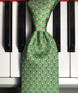 IZOD / Tiny Island Palms w/Pale Fronds & Sapphire Blue Trunks Novelty Silk Tie - Picture 1 of 9