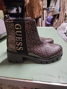 New Guess Chelsea Combat Logo BROWN Ankle Platform Boots Sz 10M - Picture 1 of 13