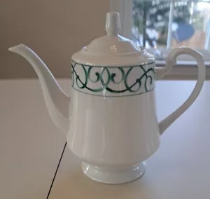 Royal Majestic fine china Vienna Green Teapot #8441 Excellent Used Condition. - Picture 1 of 3