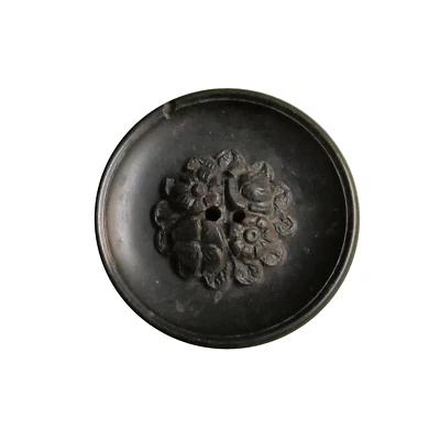 Vintage Button - Molded Horn - Flower Bouquet - 26 Mm - PBM HORN BUTTON - Image 1 of 4