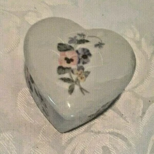 Vintage Small Russ Porcelain Heart-shaped Trinket Box  2 1/4" ring box jewelry - Picture 1 of 4