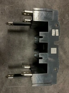 Base enchufable disyuntor compacto NS Merlin Gerin 039-000028-0000 para NSJ600 - Imagen 1 de 8