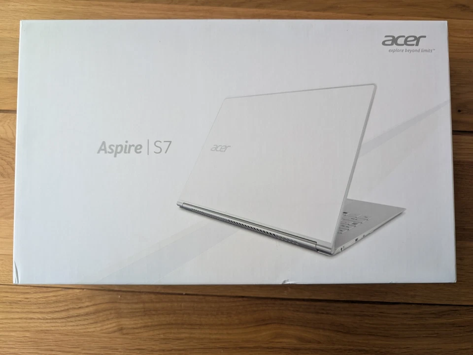 Acer Aspire S7 Touchscreen Ultrabook (inkl. Lederhülle) - Bild 1 von 4