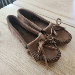 Minnetonka Kilty Brown Suede Moccasin Cozy Leather Slip On Comfort Loafer Size 6 - Picture 1 of 9