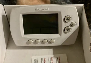 Honeywell Home Wi-Fi 7-Day Programmable Thermostat (RTH6580WF) - Picture 1 of 4