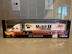 Hot Wheels Racing Mobil One Team Transport White Semi NASCAR - Picture 1 of 3