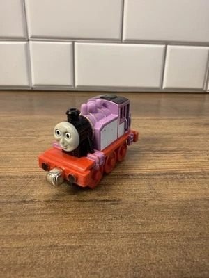 ROSIE Pink Thomas Take N Play Along Train Diecast Metal 2006 Curva de Aprendizaje Foto 1 de 4