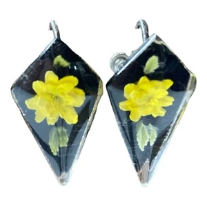 Vintage Lucite Diamond Shape Screw Back Earrings Yellow Flower on Black Retro - Picture 1 of 4