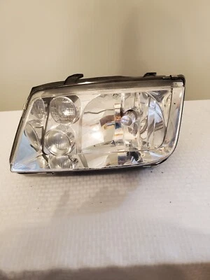 Conjunto de faros delanteros izquierdos originales Hella 963-597-00L para VW Jetta Foto 1 de 4