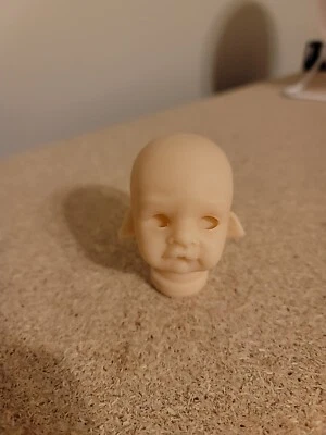 Cabeza renacida Tiny Elf Foto 1 de 4