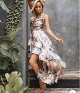 Nuevo sin etiquetas Maxi Vestido Suki So Juliet Sin Mangas Volantes Alto Bajo Niveles Tierra Tie Dye S - Imagen 1 de 16
