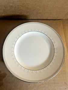 8 Wedgwood Knightsbridge Silver Cream Rim Taupe Band White Plumes Bread Plate - Picture 1 of 4