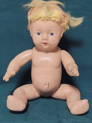 Muñeca vintage articulada ojos y labios pintados Foto 1 de 4