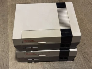 2 consolas Nintendo sistema consola Nes solo OEM ambos necesitan nuevo 72 pines encendido - Imagen 1 de 5