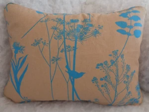 NEW LISTING TILLY BY SANDOWN & BOURNE OBLONG CUSHION 20"X14 "(51 CM X 36 CM) - Picture 1 of 2