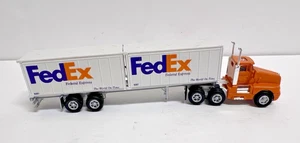 Model Power 22002 HO Orange Truck & Trailer Short Haul w 20’ Container Fed Ex - Picture 1 of 6