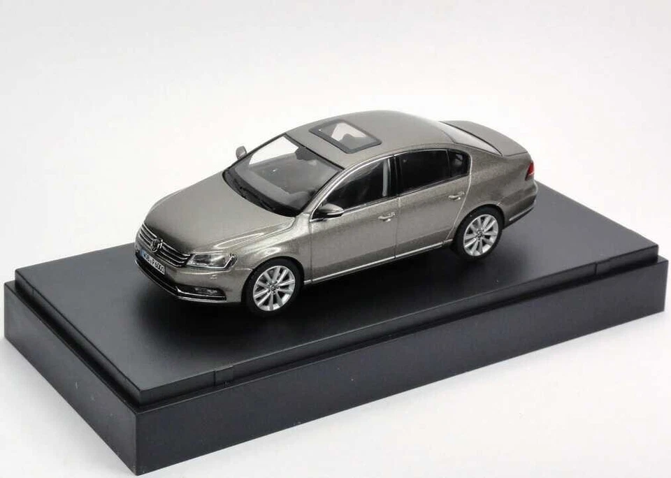 1/43 VOLKSWAGEN PASSAT B7 2010 SCHUCO 3AE099300A8X RARE - Immagine 1 di 1