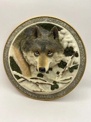 Amy & Addy Gray Rock Collection Wolf Plate Wall Hanging - Image 1 of 3