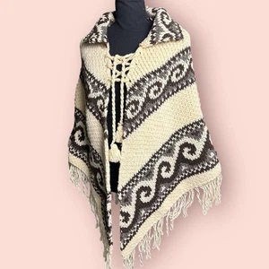 Vintage Handmade 60er Fransen Southwestern Azteken Poncho Schal Grobstrick Boho Bommel - Bild 1 von 3