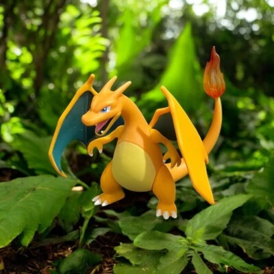 Figura diorama de exhibición coleccionable Charizard Foto 1 de 3