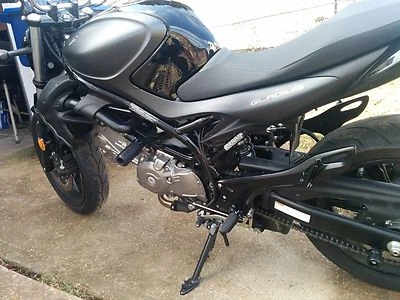 Deslizadores de cuadro deslizantes Suzuki SV650 Gen 3 2017 y más nuevos SV650 - Hecho en EE. UU. Foto 1 de 4