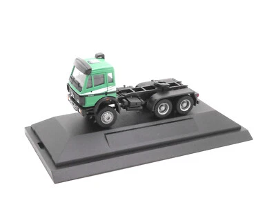 1:87 EM0366 ELBE-MODELL MB SK`88 3achs Sattelzugmaschine grün in Vitrine