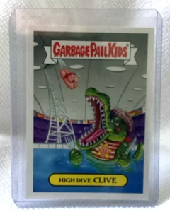 Topps GPK 2016 cubo de basura niños americano como pastel de manzana buceo alto Clive 1b casi nuevo - Imagen 1 de 2