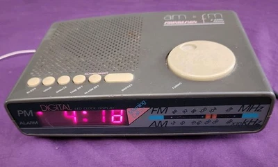 Soundesign AM-FM Electronic Digital Clock Radio Red LED Vintage Tested Working - Image 1 of 4