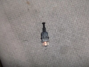 VAUXHALL CAVALIER BRAKE LIGHT SWITCH - Picture 1 of 1