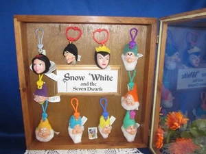MCDONALD’S SNOW WHITE & THE SEVEN DWARFS 10 PLUSH KEY CHAINS IN DISPLAY CASE2001 - Picture 1 of 11