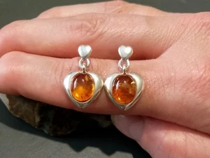 925 Sterling Silver Pretty Genuine Amber Heart Design Drop Earrings - Picture 1 of 4