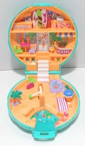 1989 Polly Pocket Compact Playset Pollys Beach Party Vintage COMPLETE - Picture 1 of 8