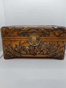 Vintage Hand Carved Chinese Camphor Jewellery wood Box Brass latch Birds Lined - Picture 1 of 8