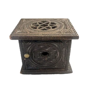 Antique Chip Carved Tramp Art Dutch Foot Warmer 10"x8"x8" Intricate Design - Picture 1 of 12