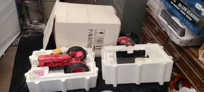 FRANKLIN MINT Farmall Tractor MODEL H 1:12 Die-Cast In Box B11YB33 - Image 1 of 4