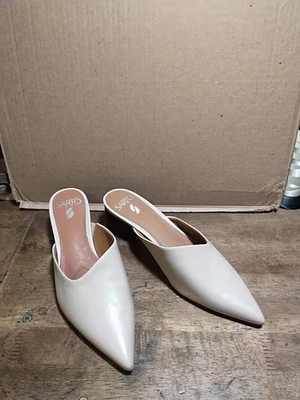 Zapatos de tacón Franco Sarto A-Vi beige de cuero en punta sin cordones para mujer talla 7m Foto 1 de 4
